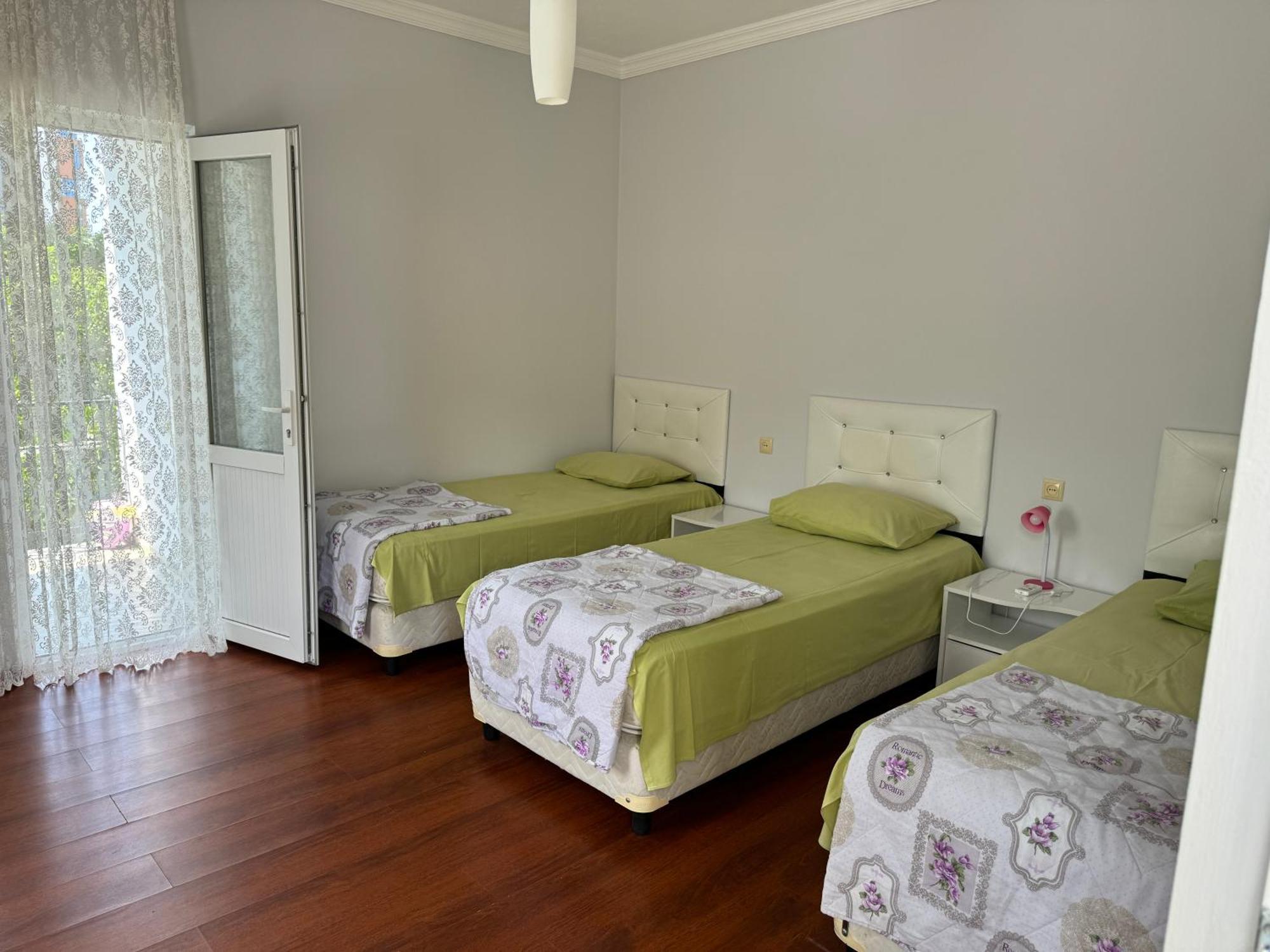Twins Hotel Gonio Buitenkant foto